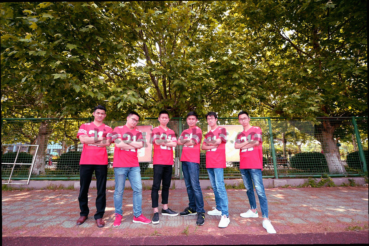 战术板上用细线与标签划分出五块区域的手绘示意图